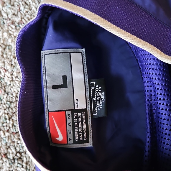 Nike WA Huskies Pullover - Picture 3 of 5